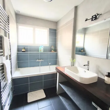 Holiday home Familiale Et Jardin